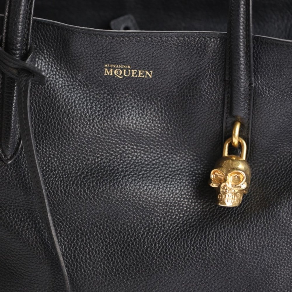 My black Alexander McQueen handbag with gold skull - Picture 10 of 14